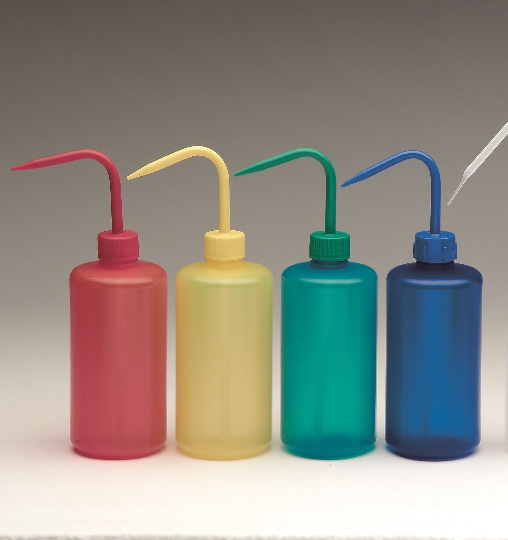 farbige Spritzflasche