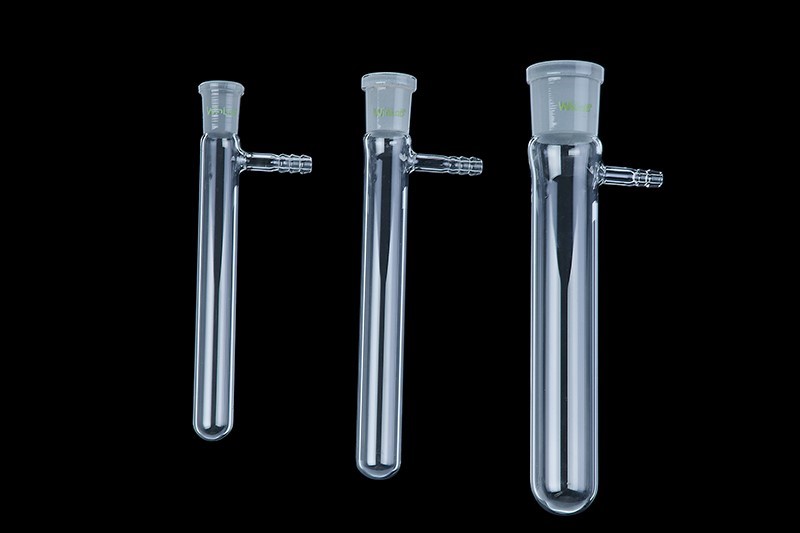 Reagenzglas mit Hülse und seitlichem Ansatz