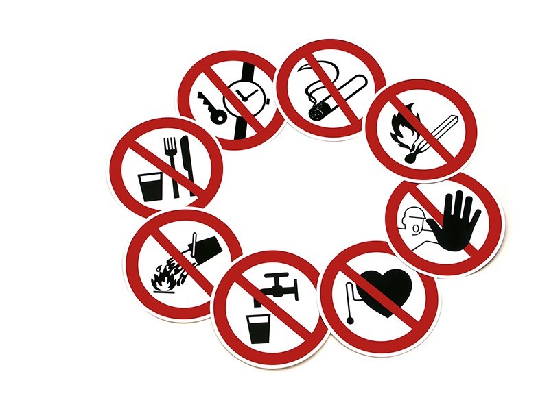 Verbotszeichen Ø 200 mm Metallteile aller Art tragen verboten